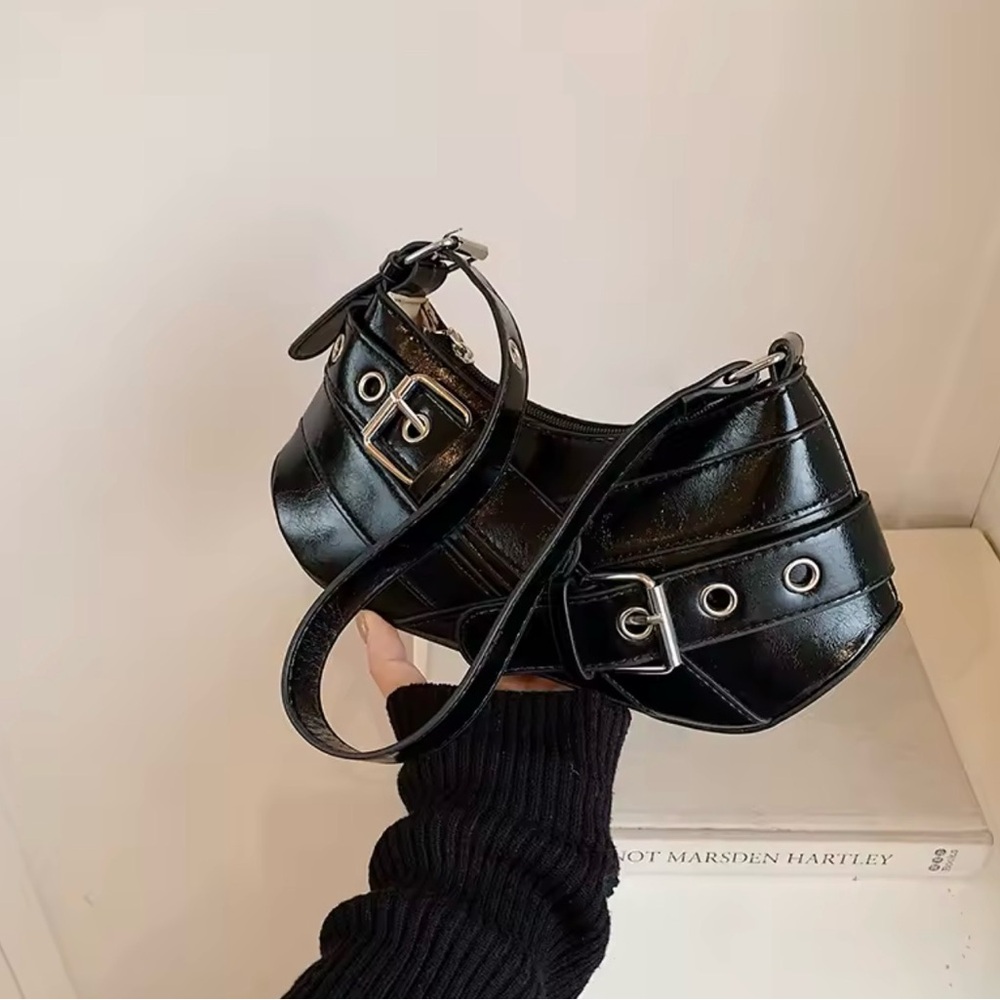 Black Women’s Buckle Shoulder Bag - Unbranded